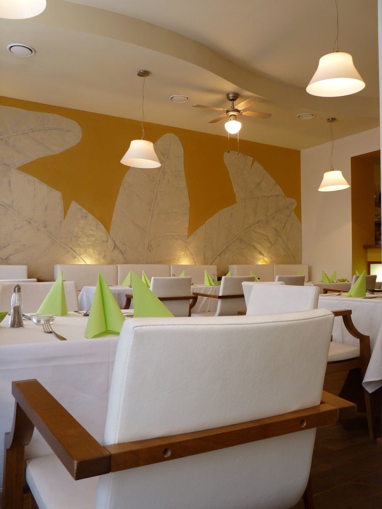 Hotel Art Pisek  Restoran gambar
